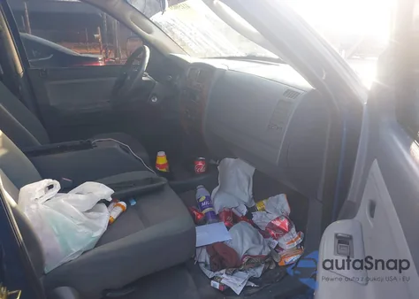 2005 Dodge Dakota Slt z USA, uszkodzony, nr VIN 1D7HW48N05S339156